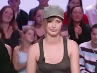 Egy forró szőke tini szexvideok ingyen nyal egy kakas