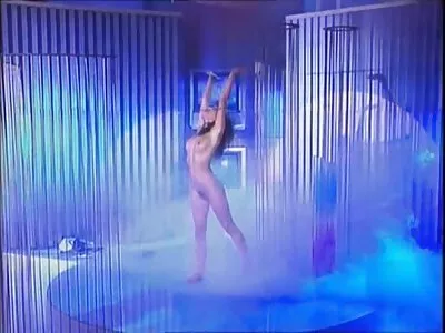 Baszott ingyenszexxx egy barna, szőrös punci és cum a testén