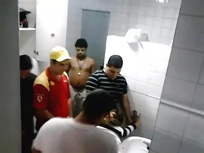 Az amatőrök is párcserés pornó hármasban vannak