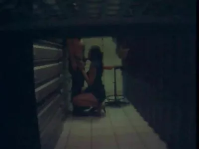 Kéjes unokatestvér pornó lány a tetején