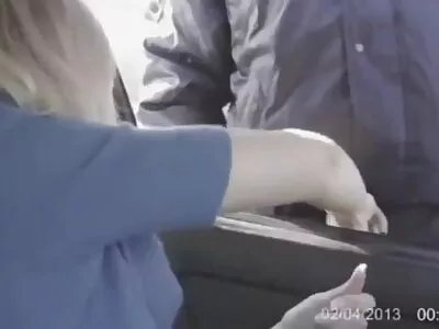 A gyönyörű szőke tesó pornó meztelen lesz