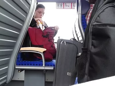 Játszik beleélvezések a kemény mellbimbóival otthon