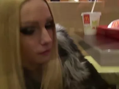 Lány nővér jelmezben maszturbál a kamera előtt ingyenes felnőtt filmek